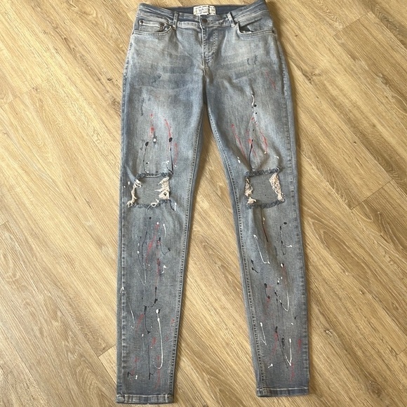 Sik Silk Bust Knee Riot Denim Jeans in Light Blue. Size Medium - Picture 2 of 12